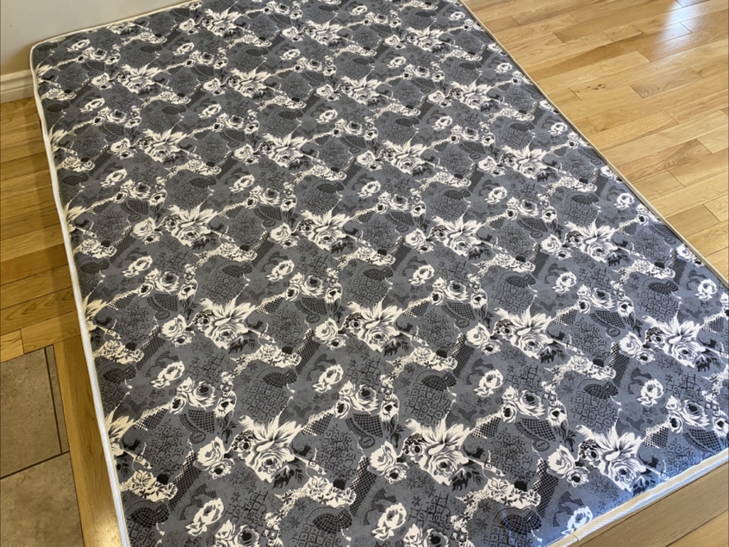 9” Thick Queen Size Mattress in Great Condition (CAN DELIVER) - photo 2