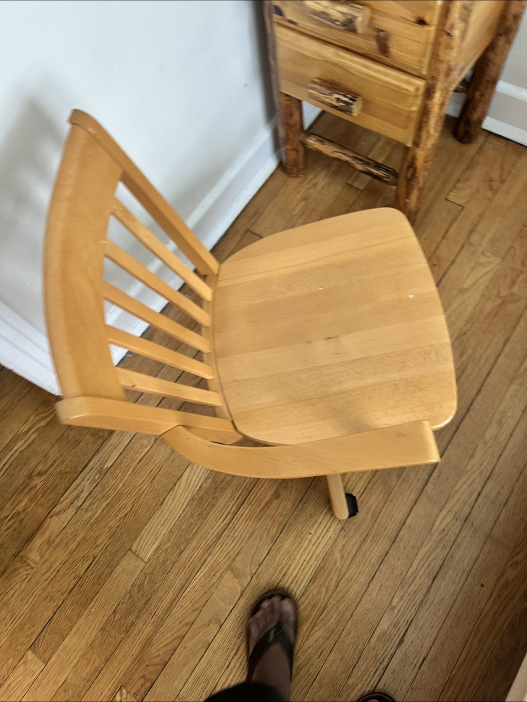 Office Table + 1 chair + storage rack - photo 2