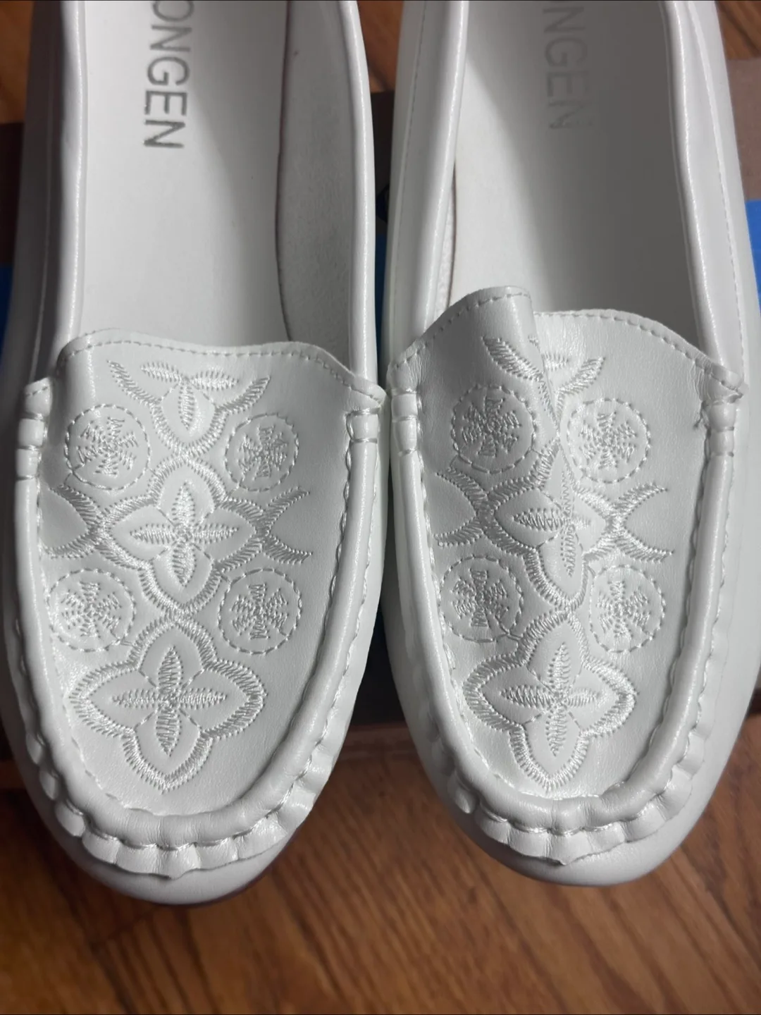 Women's White Embroidered Loafers - Size 8.5 image indicator(2)