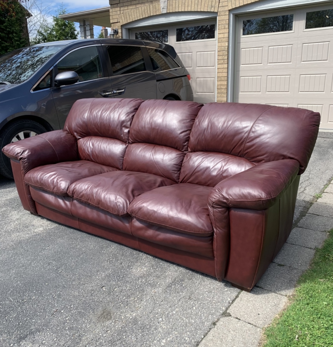 !Free Delivery! Leather Couch - photo 3