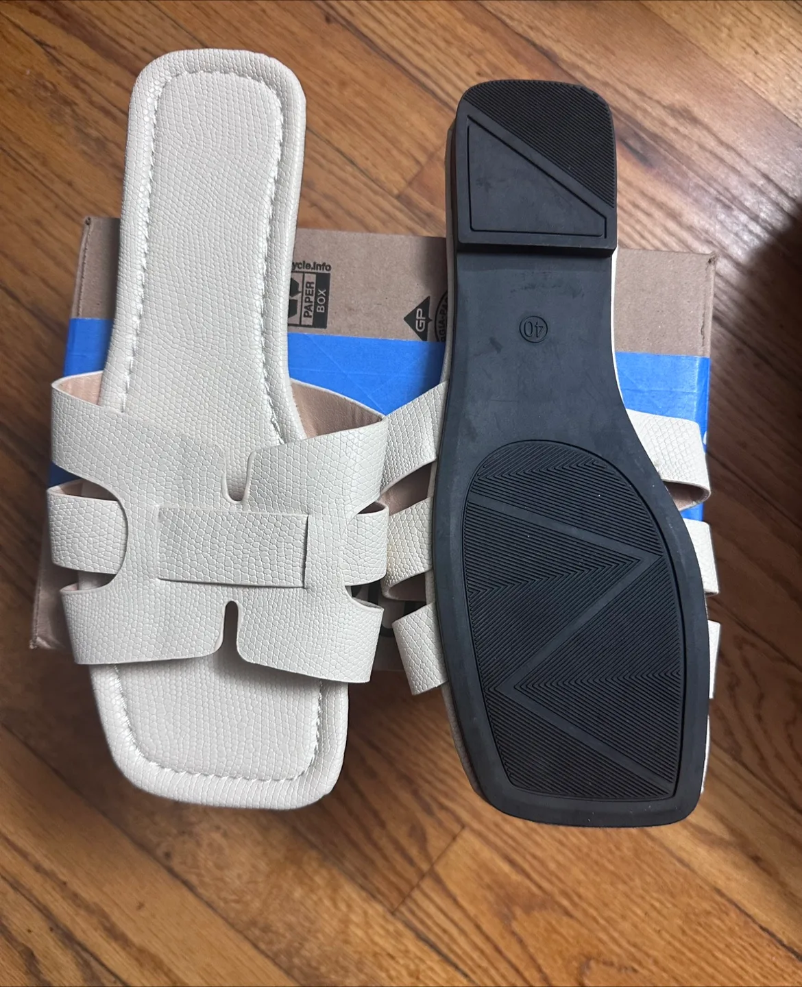 Cream-colored Cut-Out Flat Sandals size 8.5 image indicator(2)