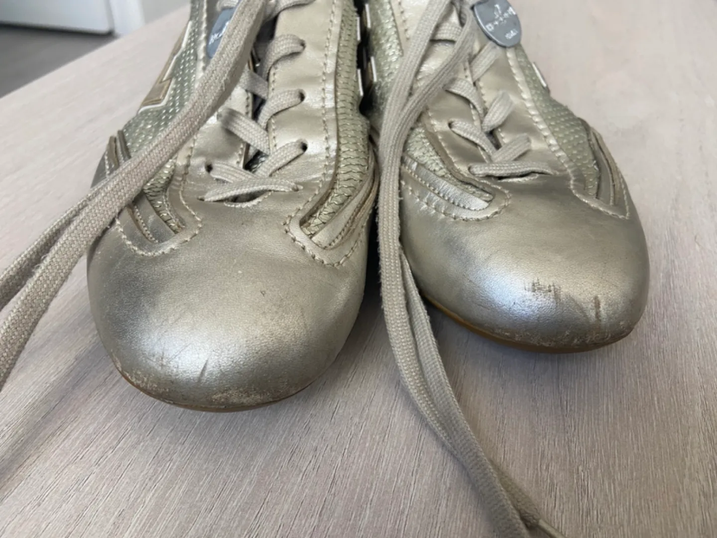 $500 asking $55 Authentic Gold Hogan Interactive Sneakers 9 1/2 image indicator(4)