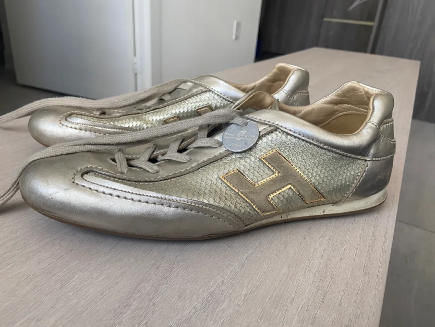 $500 asking $55 Authentic Gold Hogan Interactive Sneakers 9 1/2 thumbnail