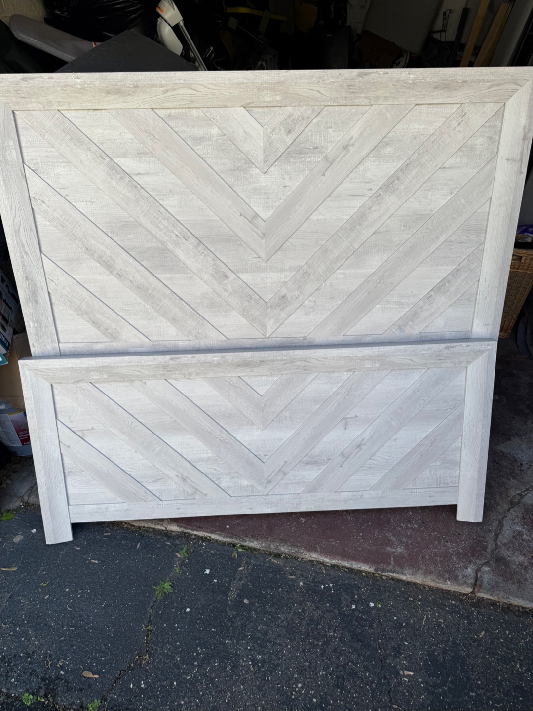 Queen bed frame  - White Chevron Design - photo 2
