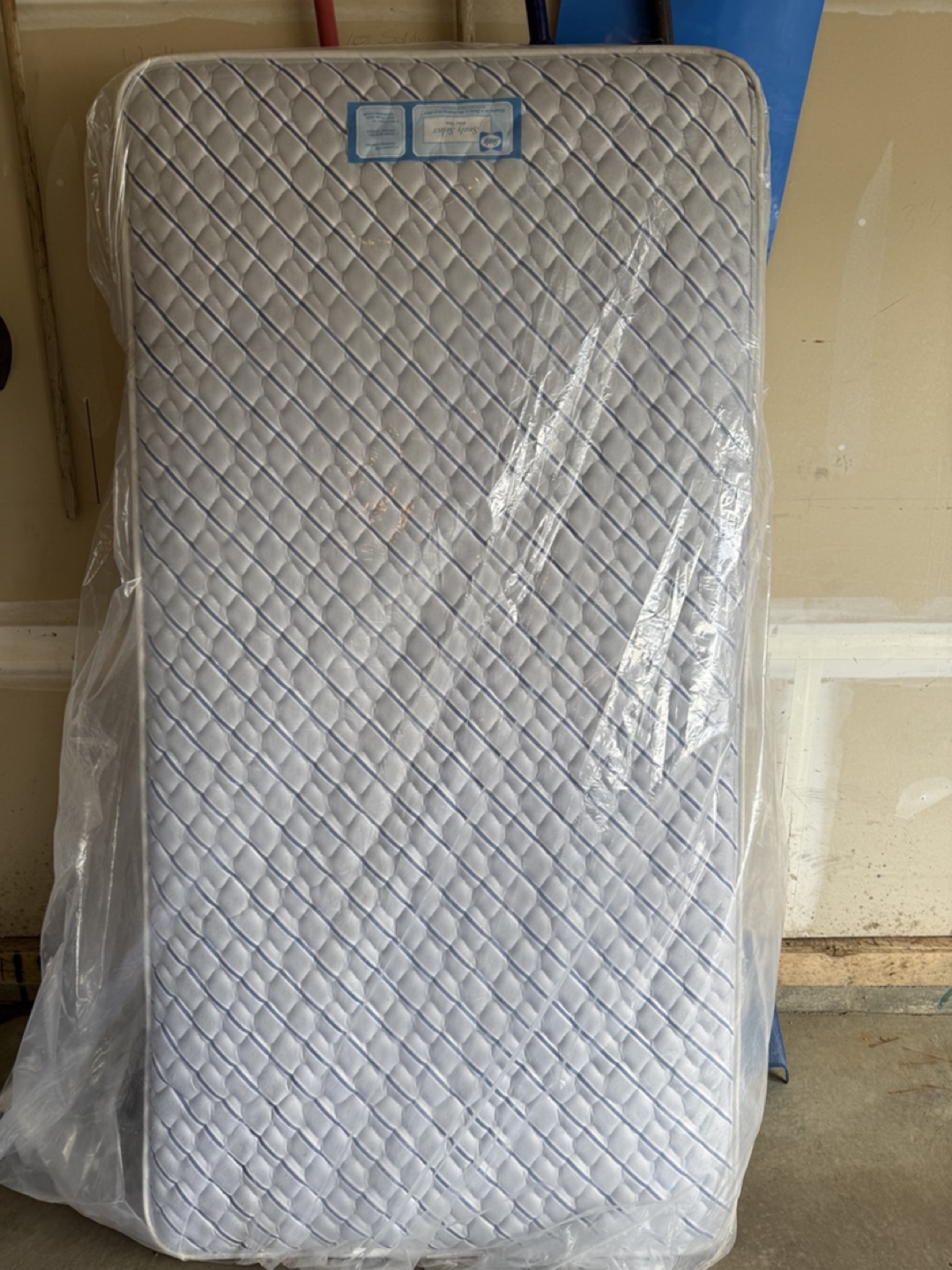 Selling Sealy Mattress - Single (Twin size) - photo 4