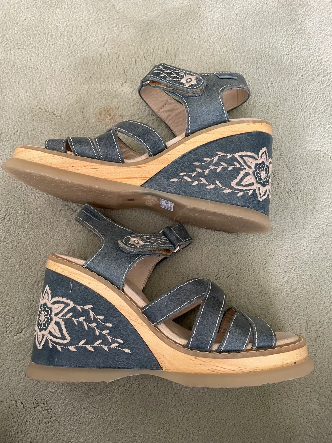 NEW blue leather wedge sandals image indicator(3)