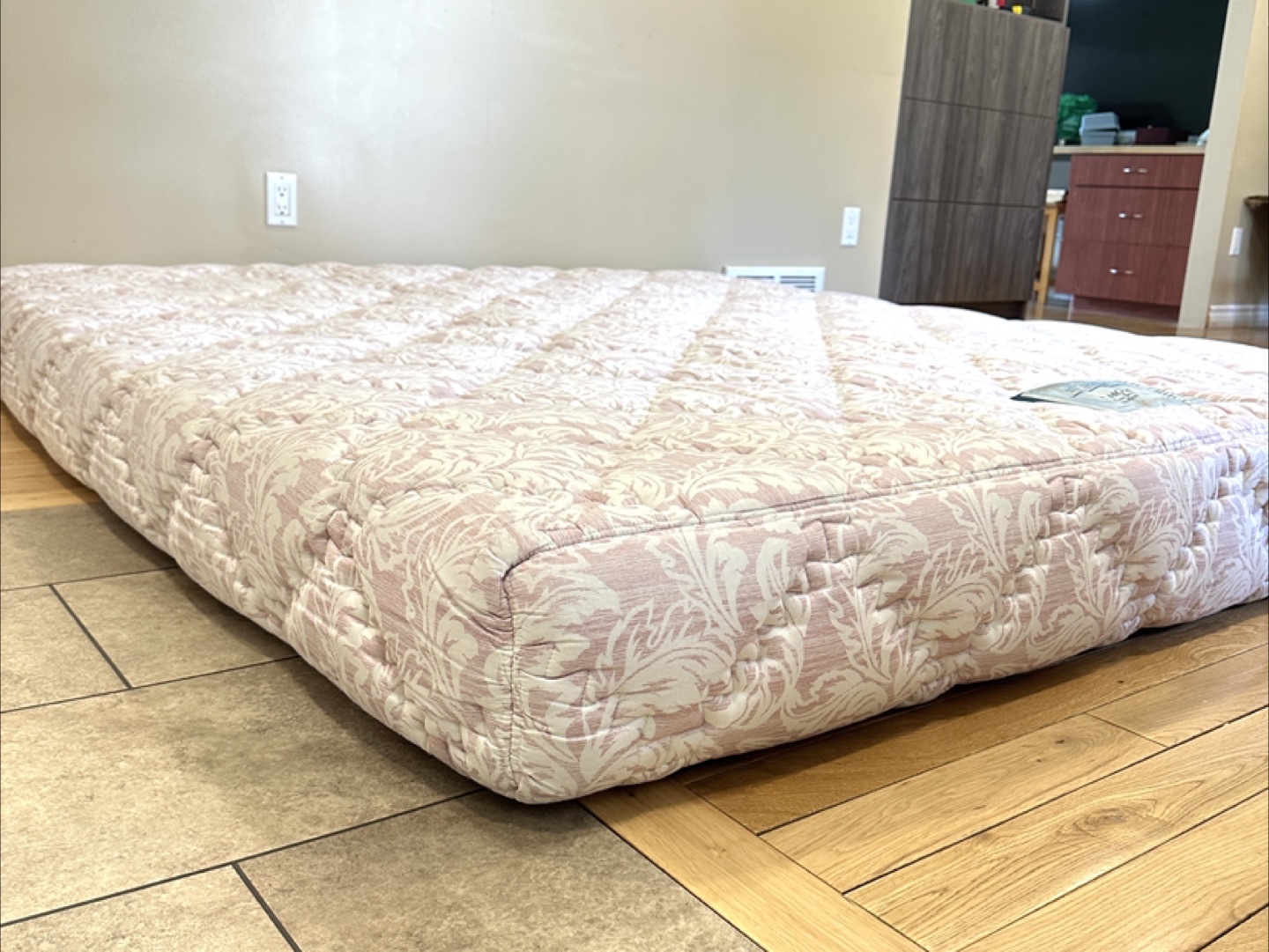 King Size Foam Mattress in Excellent Condition (CAN DELIVER) - photo 4