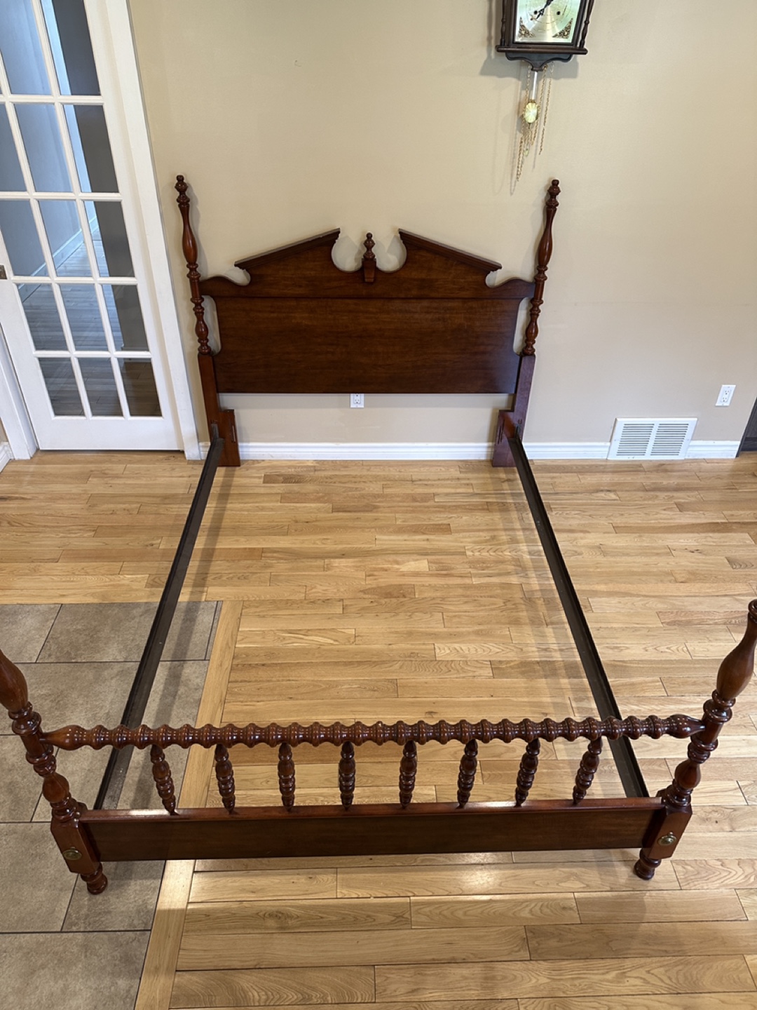 Queen / Double Size Adjustable Solid wood Bed (CAN DELIVER)