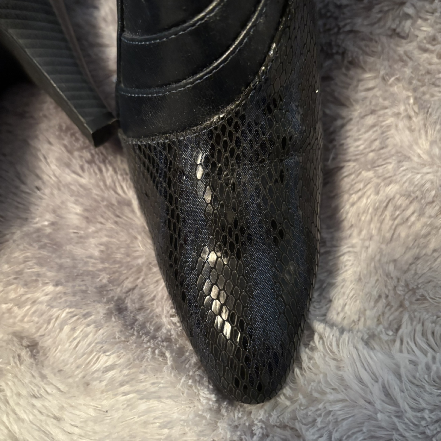 Women's Black Snakeskin  ankle Boots size 5 - photo 4