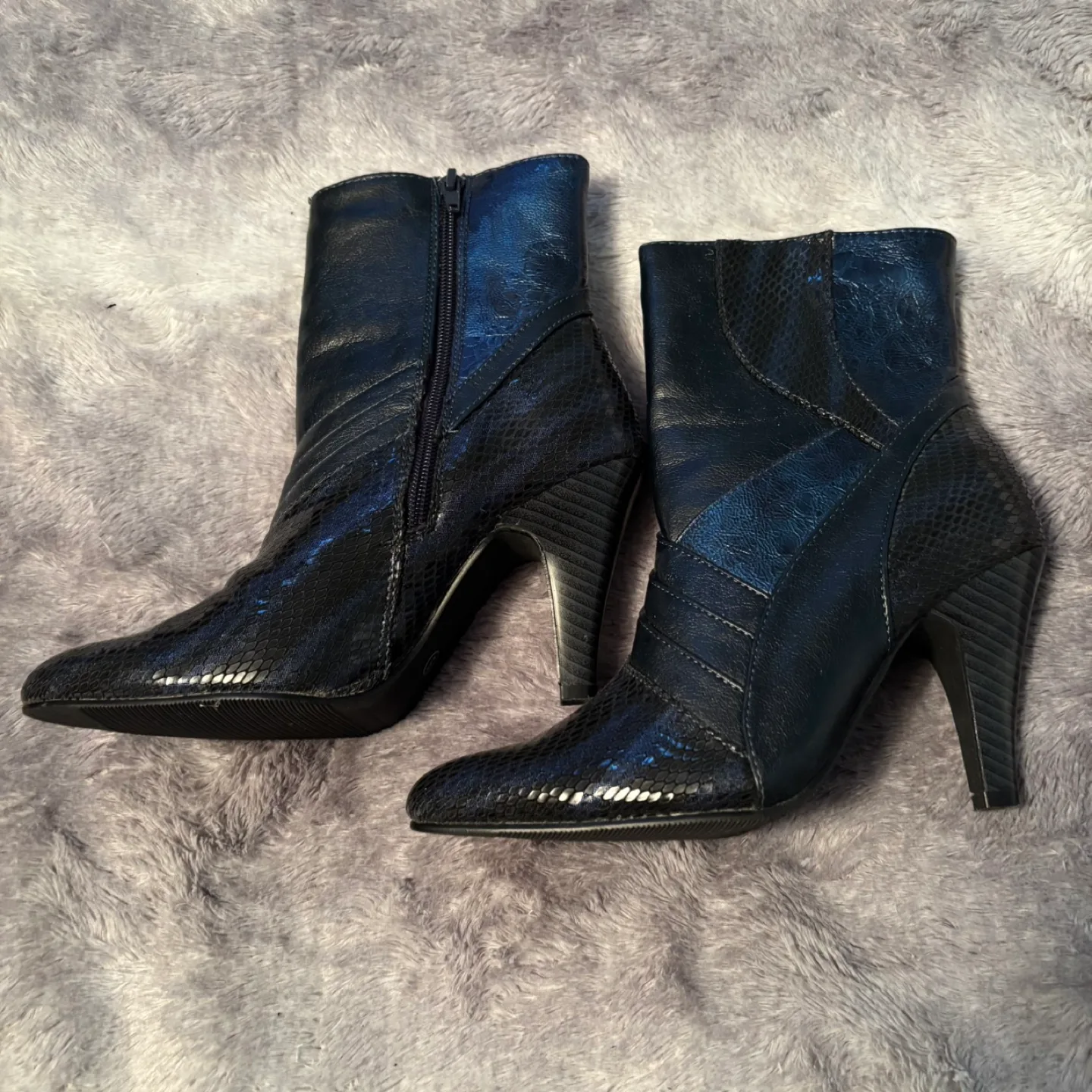 Women's Black Snakeskin  ankle Boots size 5 thumbnail