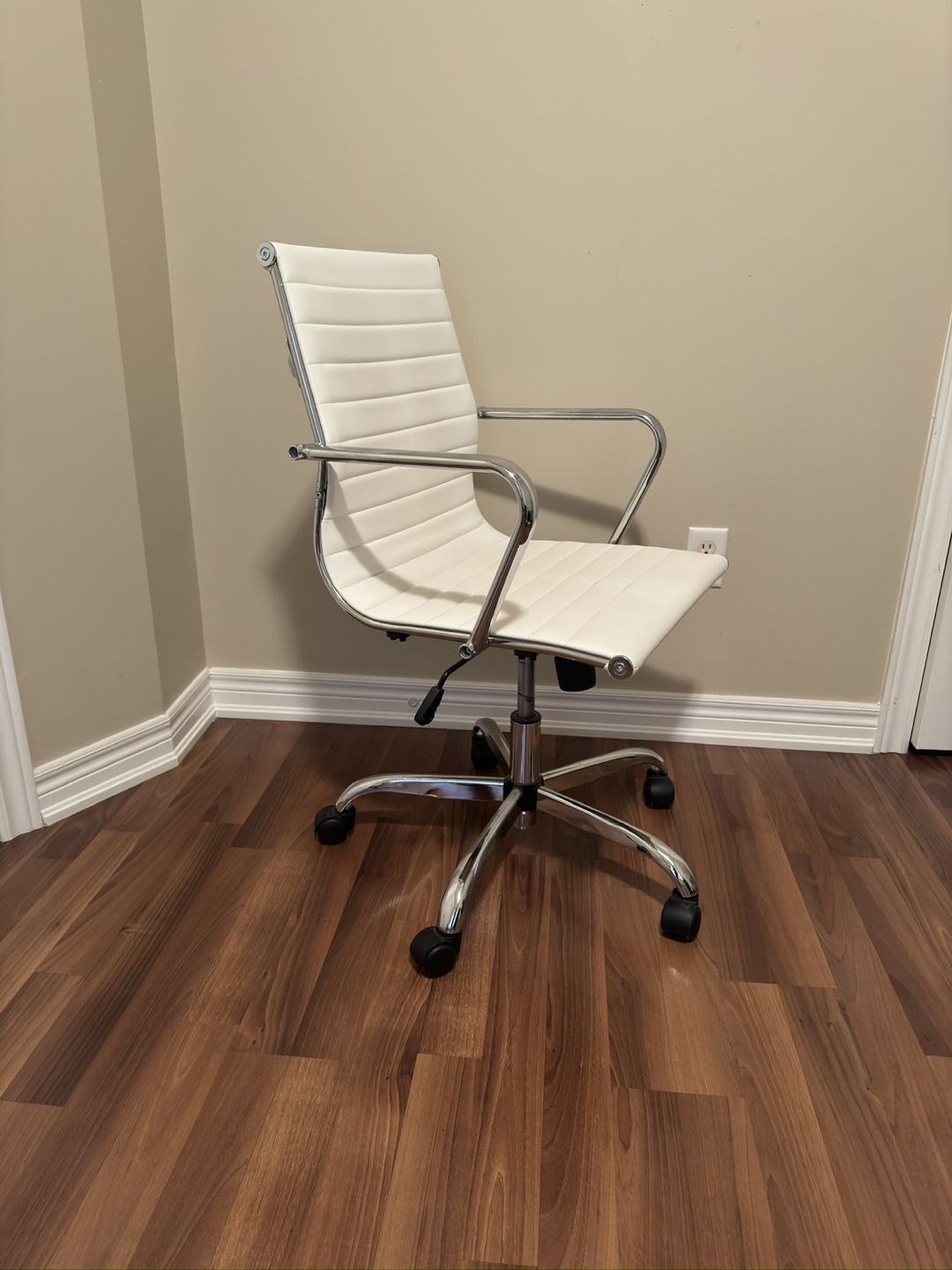 White Executive Office Chair - photo 2