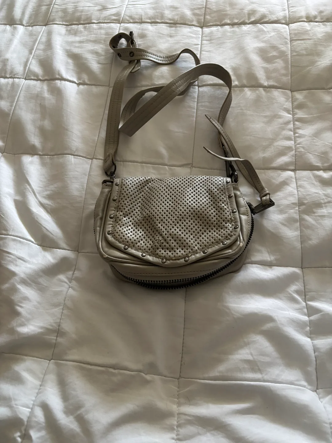 7 Used Handbags - Bundle Deal image indicator(5)