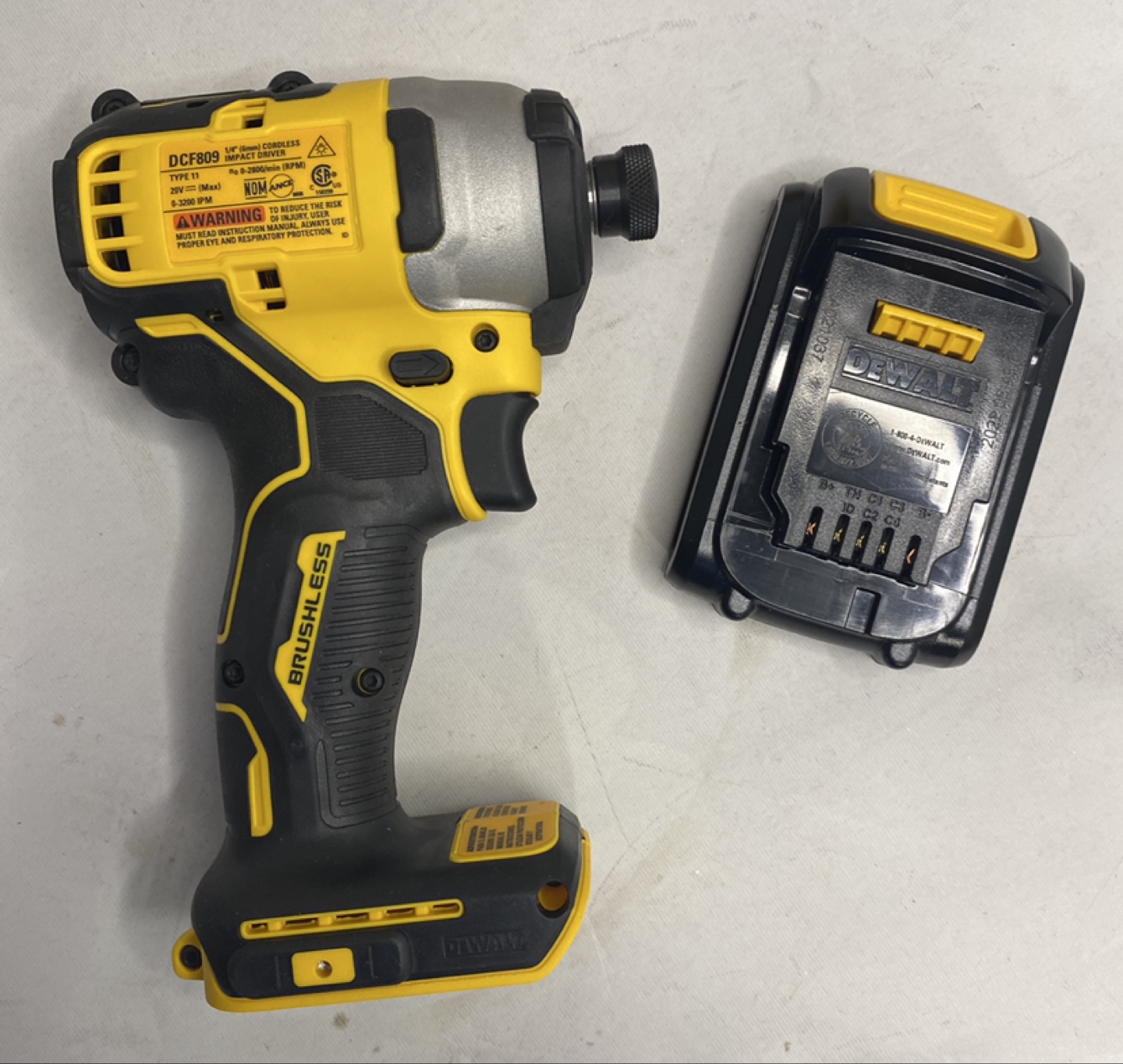Dewalt 20V Max Brushless Drill, Impact Driver & Charger Set - photo 3