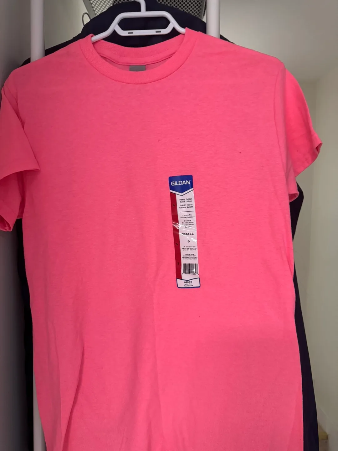 Pink Gildan T-Shirt - Size Small thumbnail