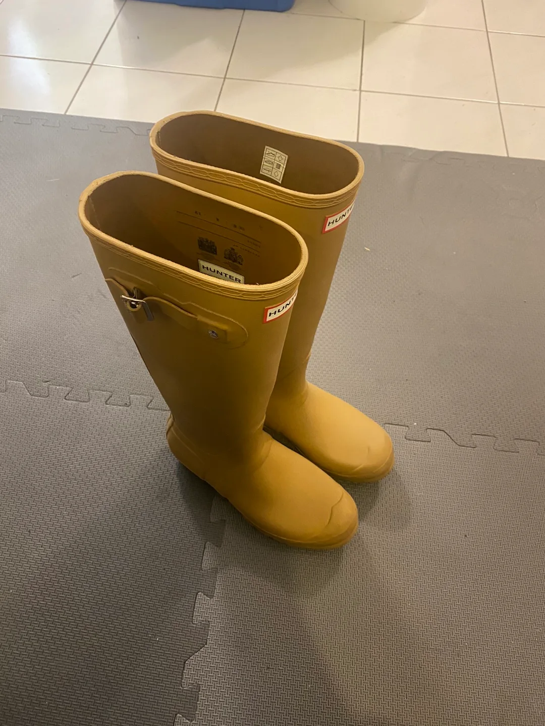 Hunter Women's Original Tall Rain Boots - Size 8 thumbnail
