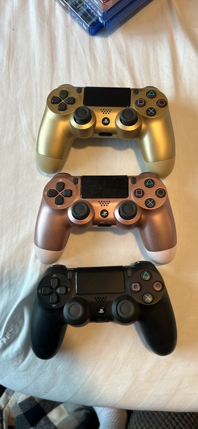 PS4 Console, 3 Controllers & 8 Games Bundle - photo 2