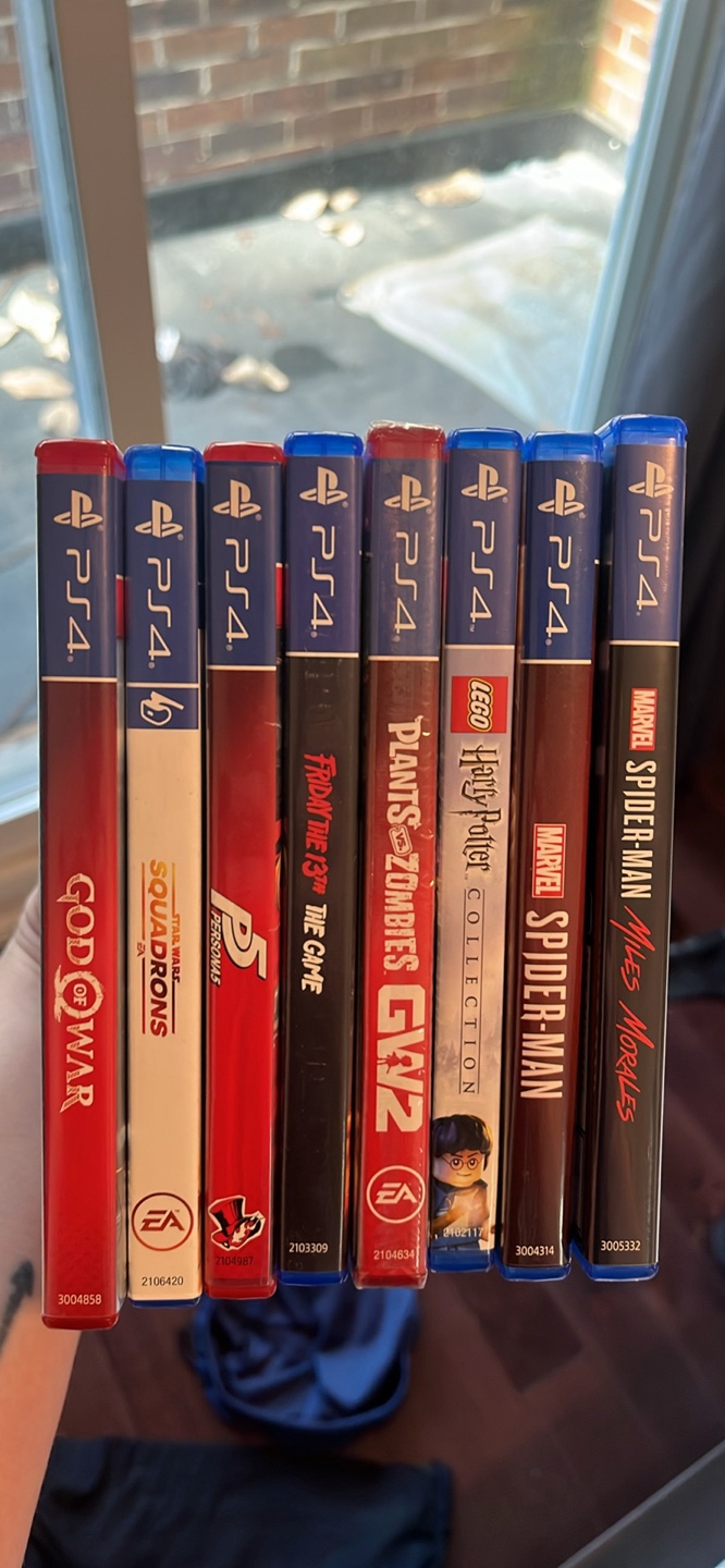 PS4 Console, 3 Controllers & 8 Games Bundle - photo 3
