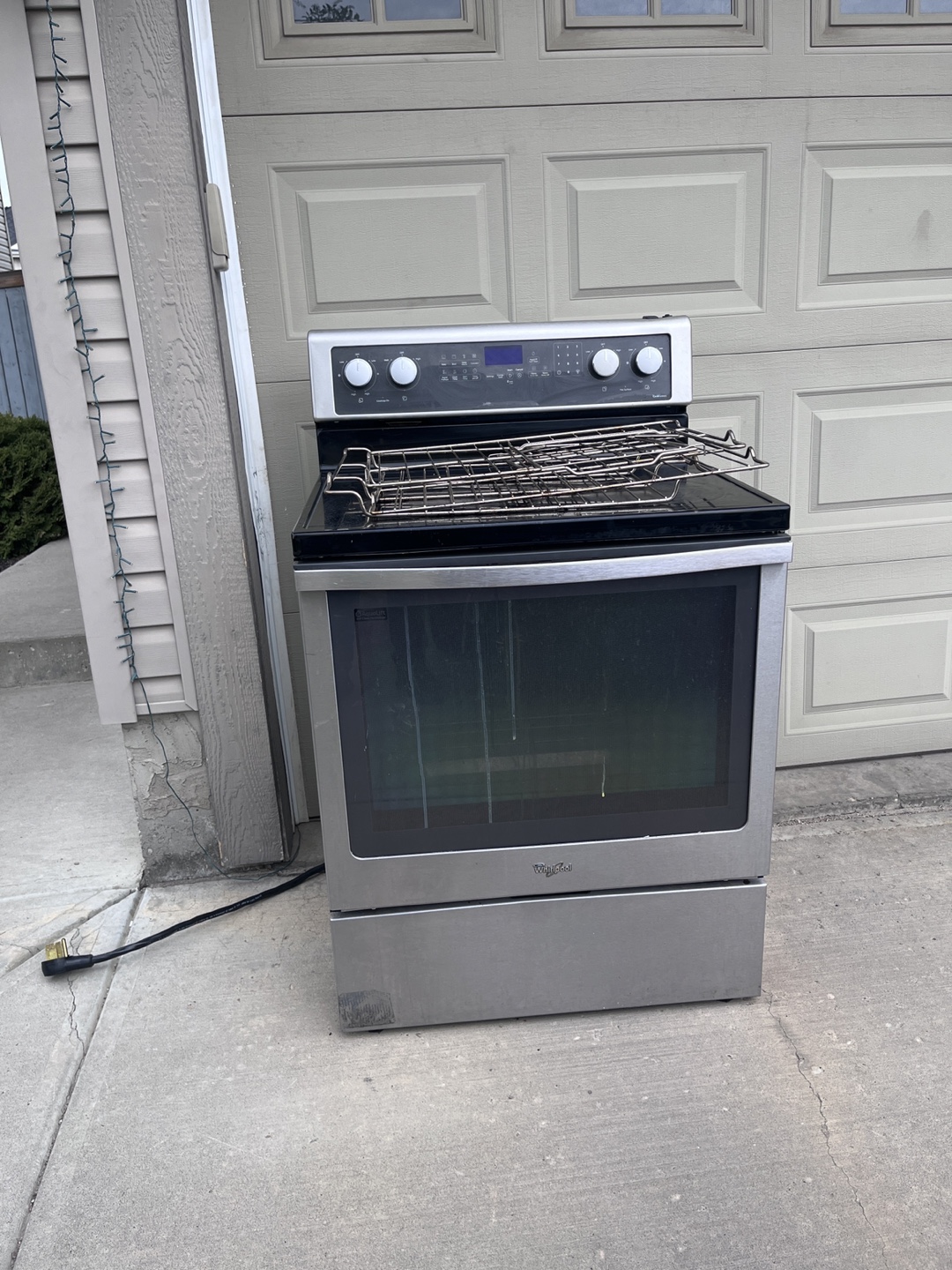 Whirlpool Electric Range - photo 2