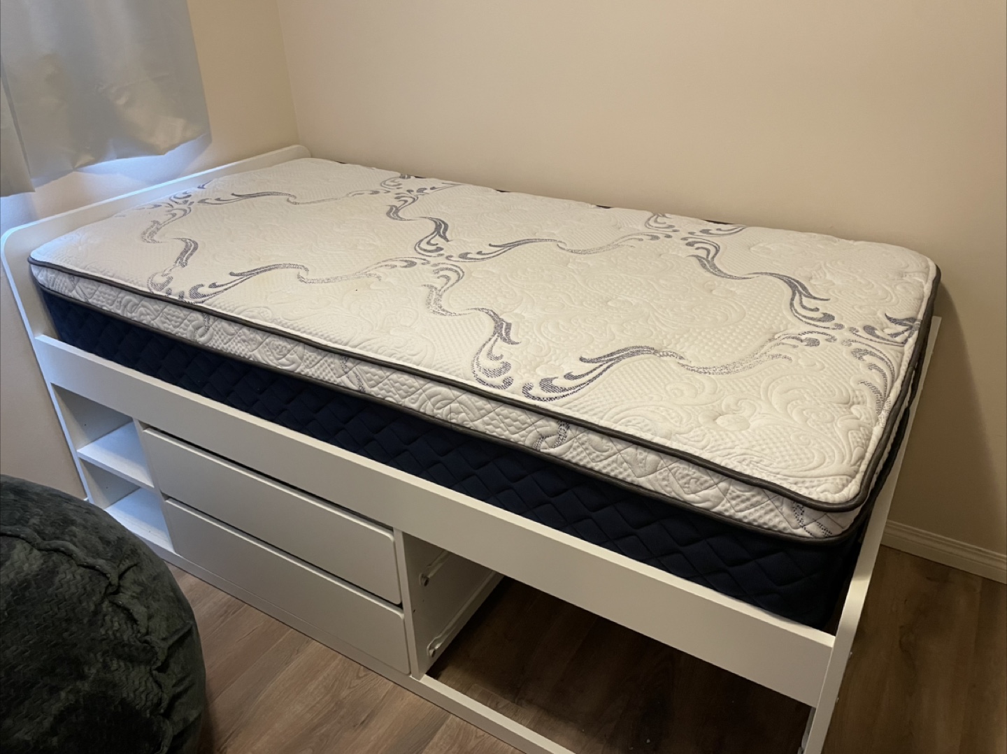 IKEA SLÄKT Bedframe + Mattress – Excellent Condition - photo 3