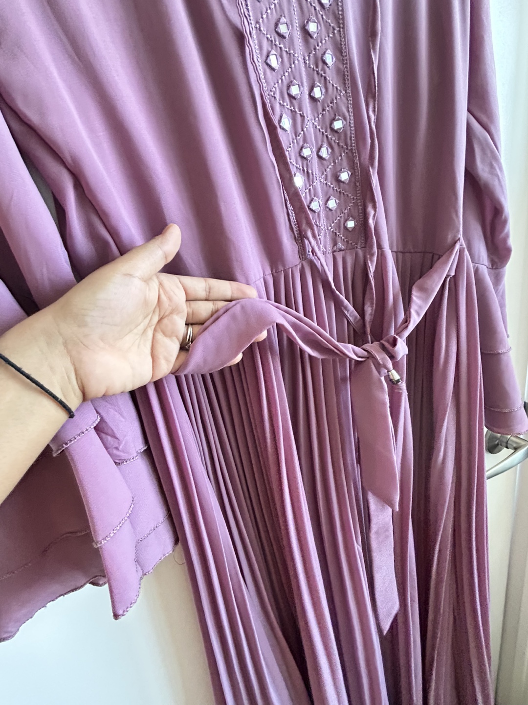 Gorgeous mauve pleated maxi dress with bell sleeves - photo 3