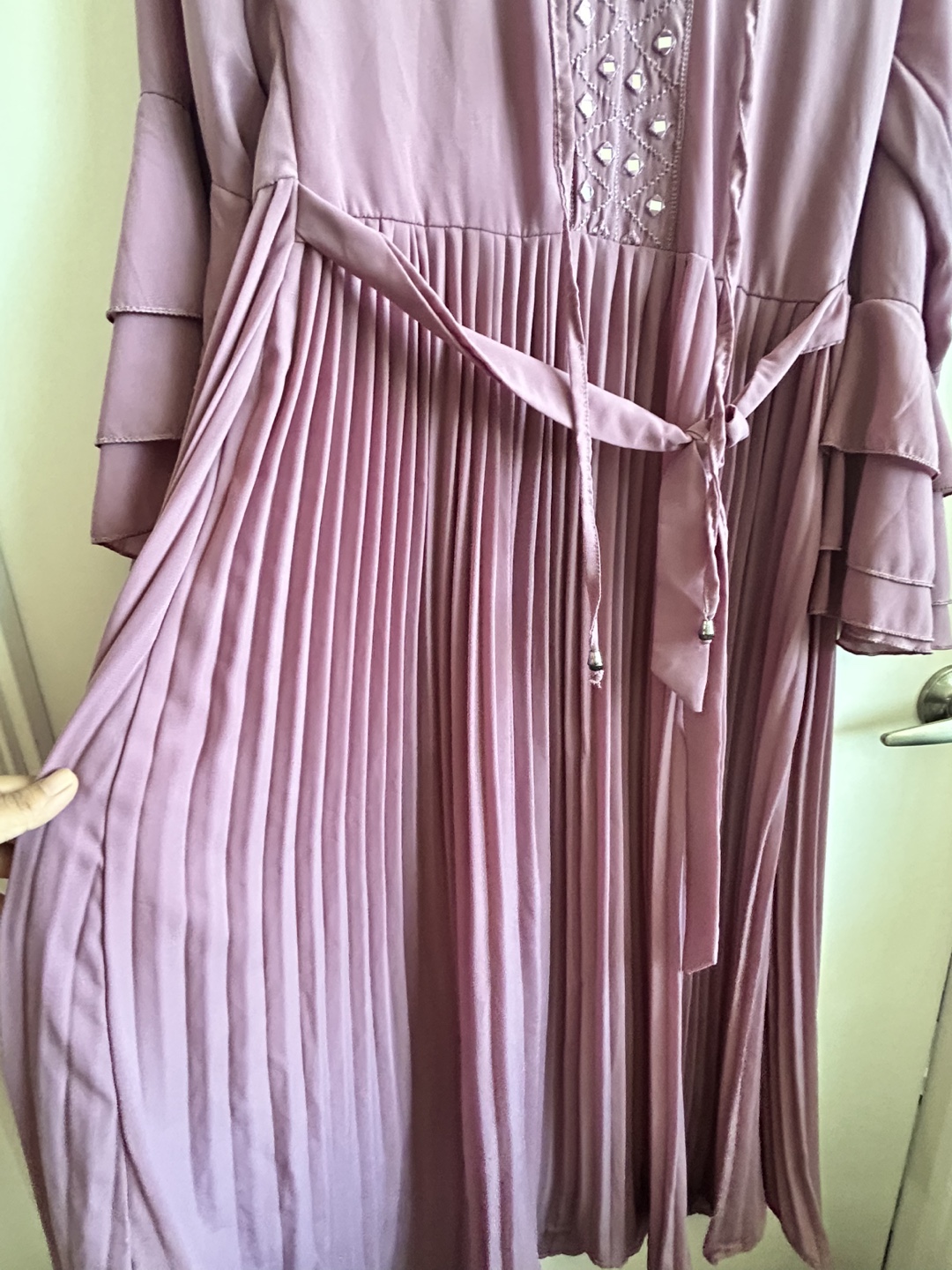 Gorgeous mauve pleated maxi dress with bell sleeves - photo 4
