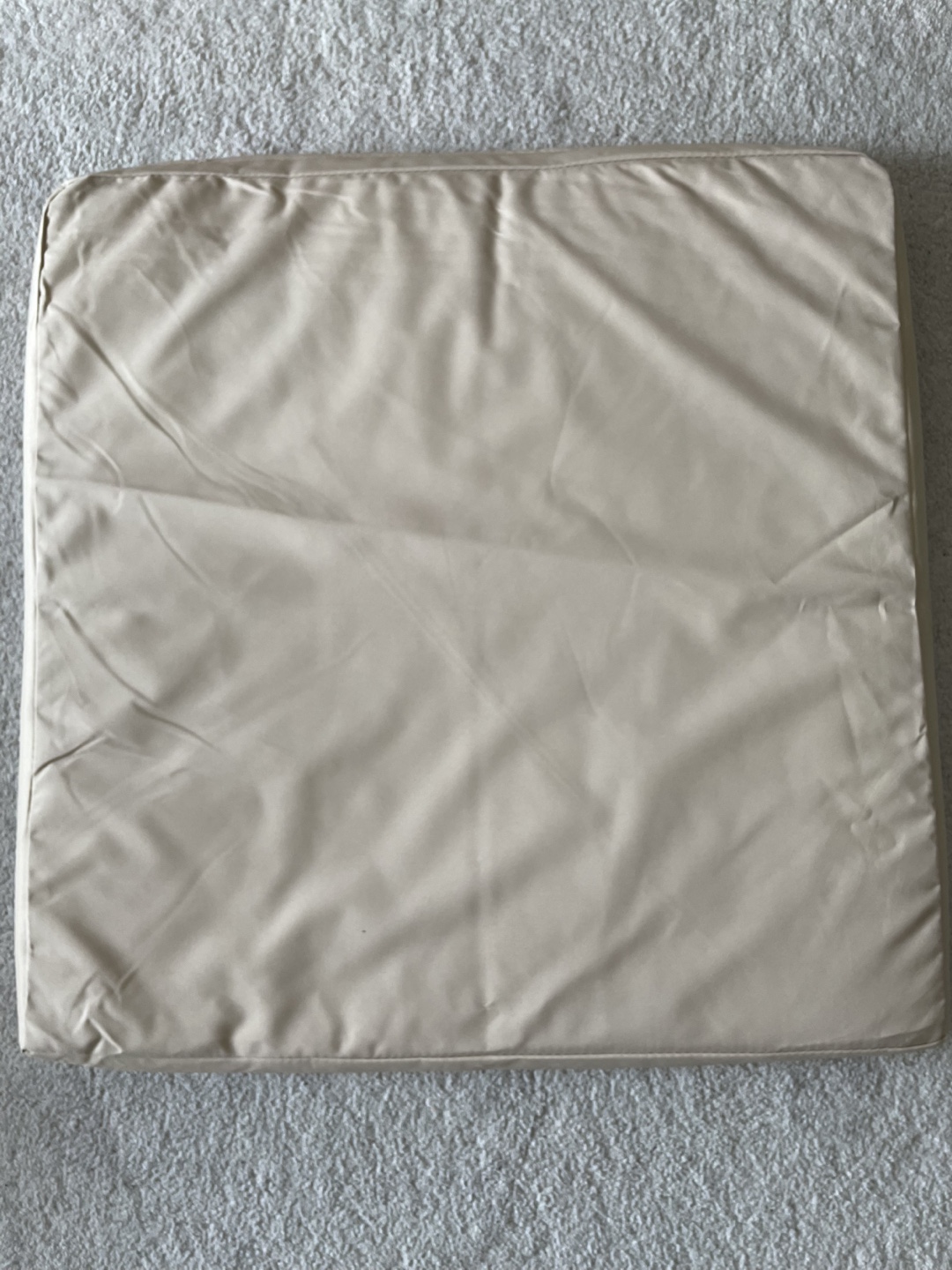 Three Beige Cushions - photo 4