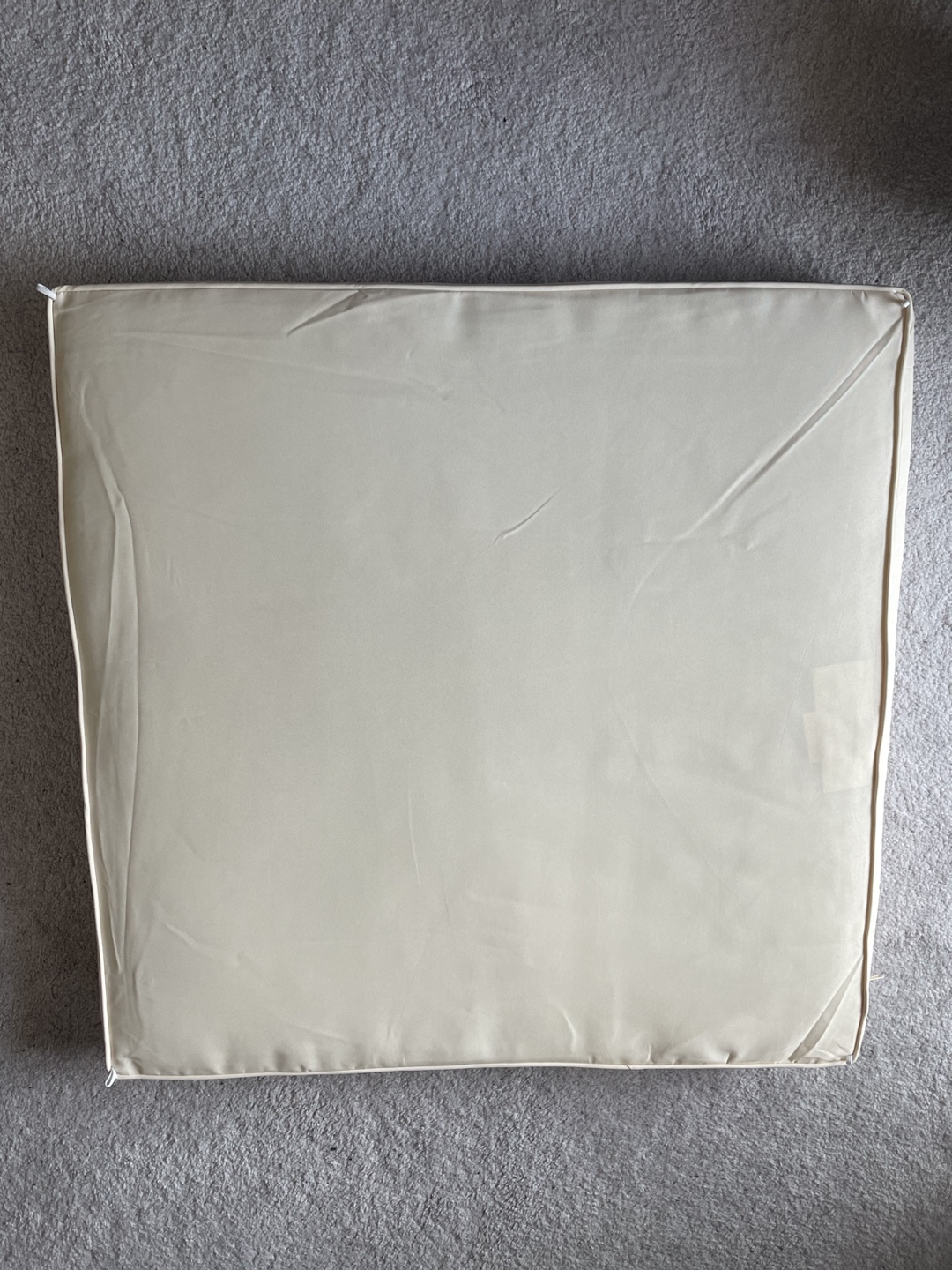 Three Beige Cushions - photo 2