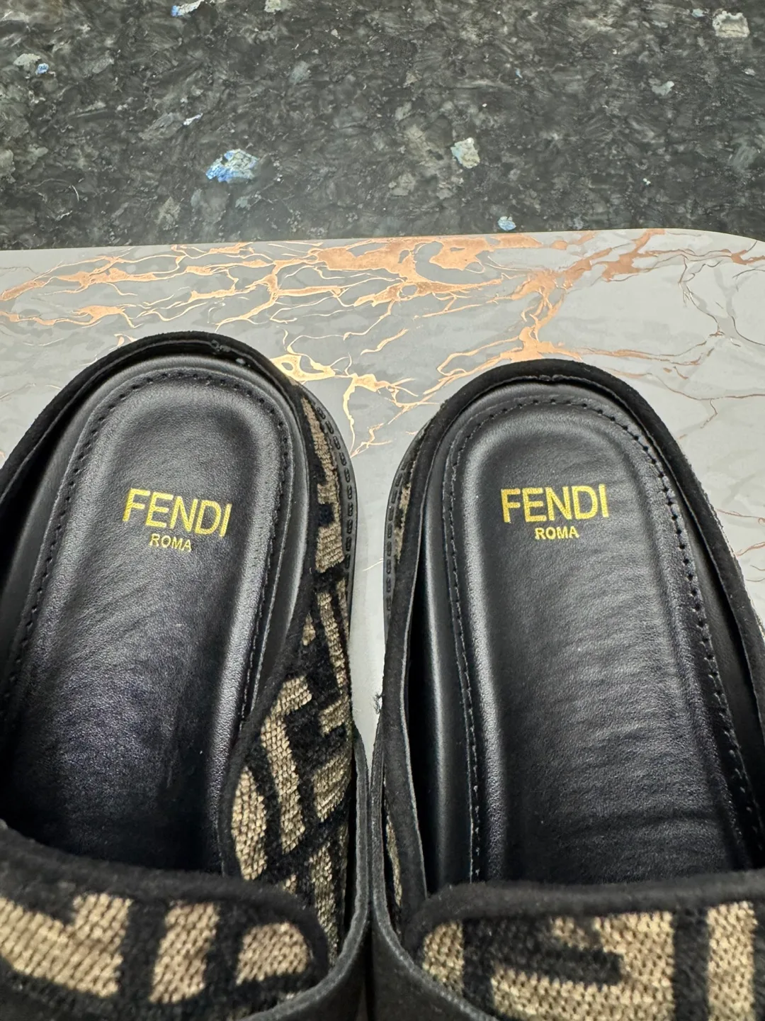 Fendi clogs image indicator(4)