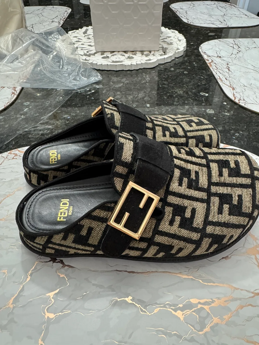 Fendi clogs image indicator(3)