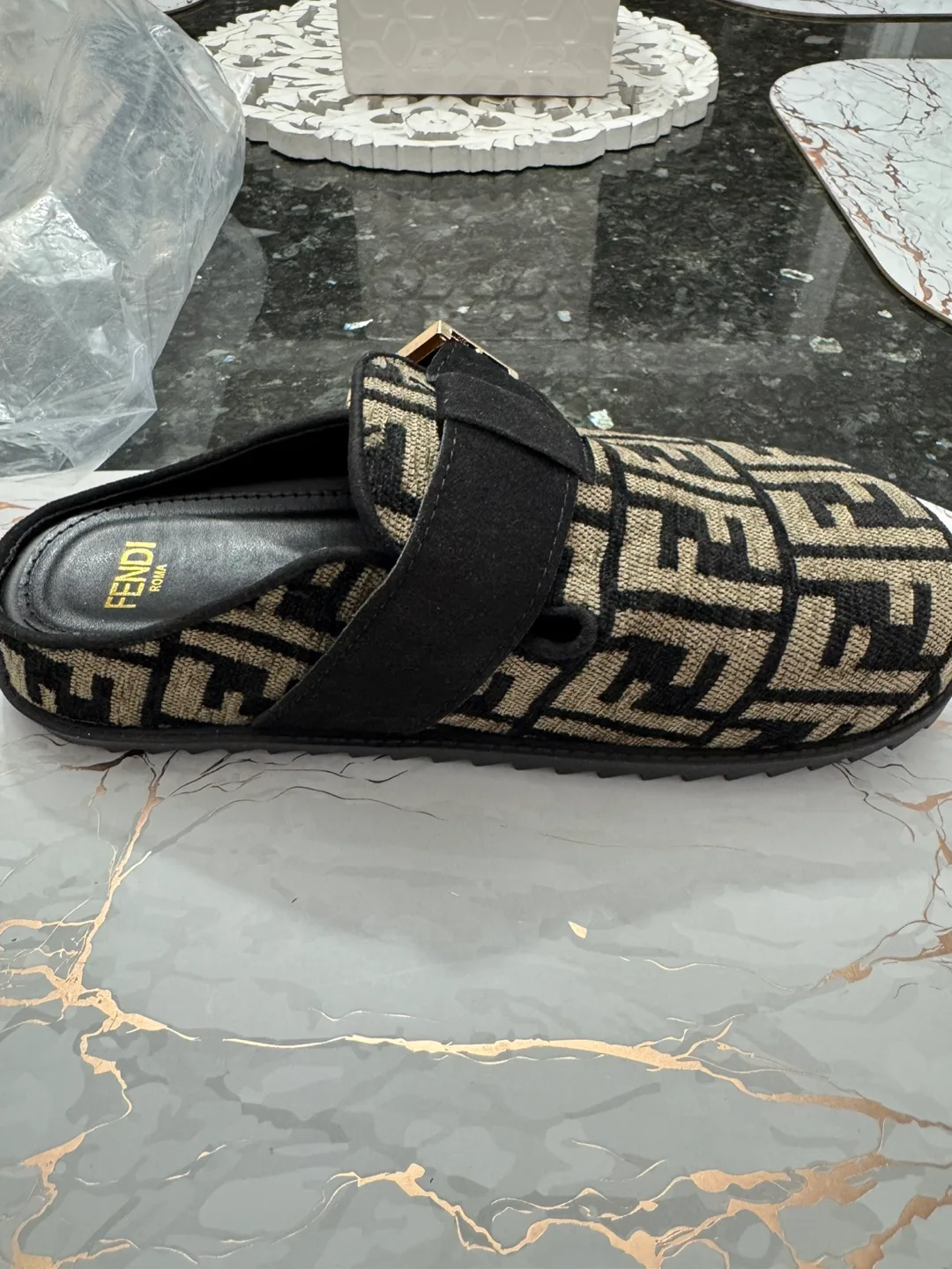 Fendi clogs image indicator(8)