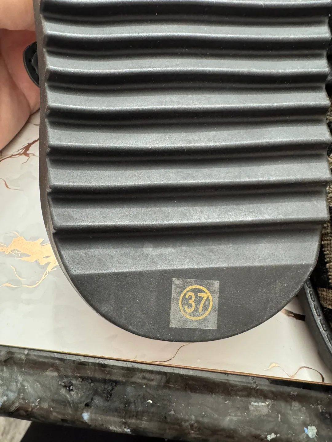 Fendi clogs image indicator(7)