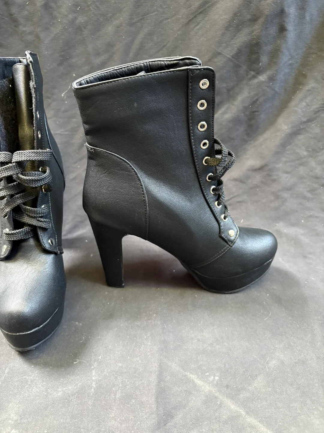 new women’s Black Lace-Up Platform Boots image indicator(5)