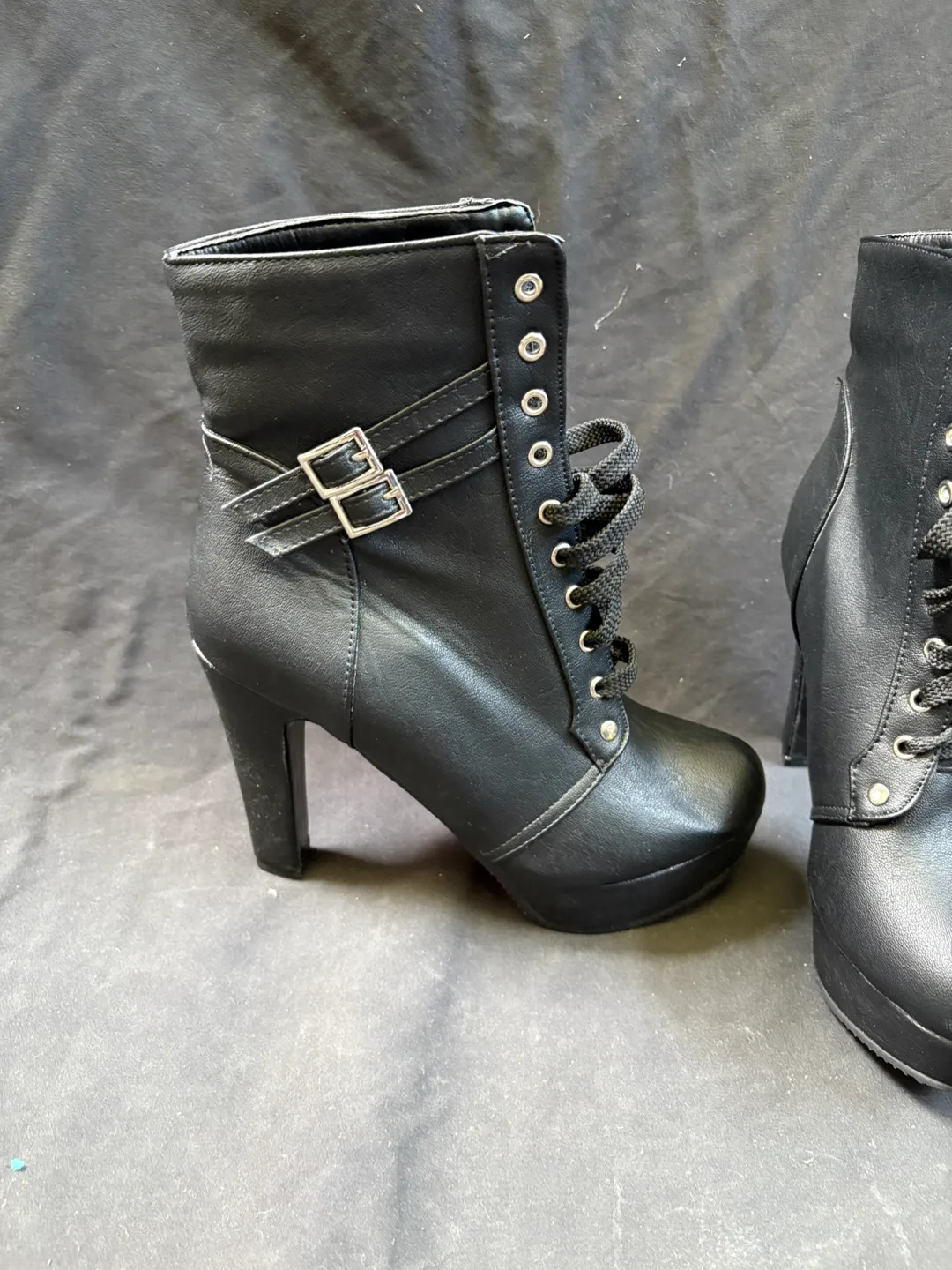 new women’s Black Lace-Up Platform Boots image indicator(4)