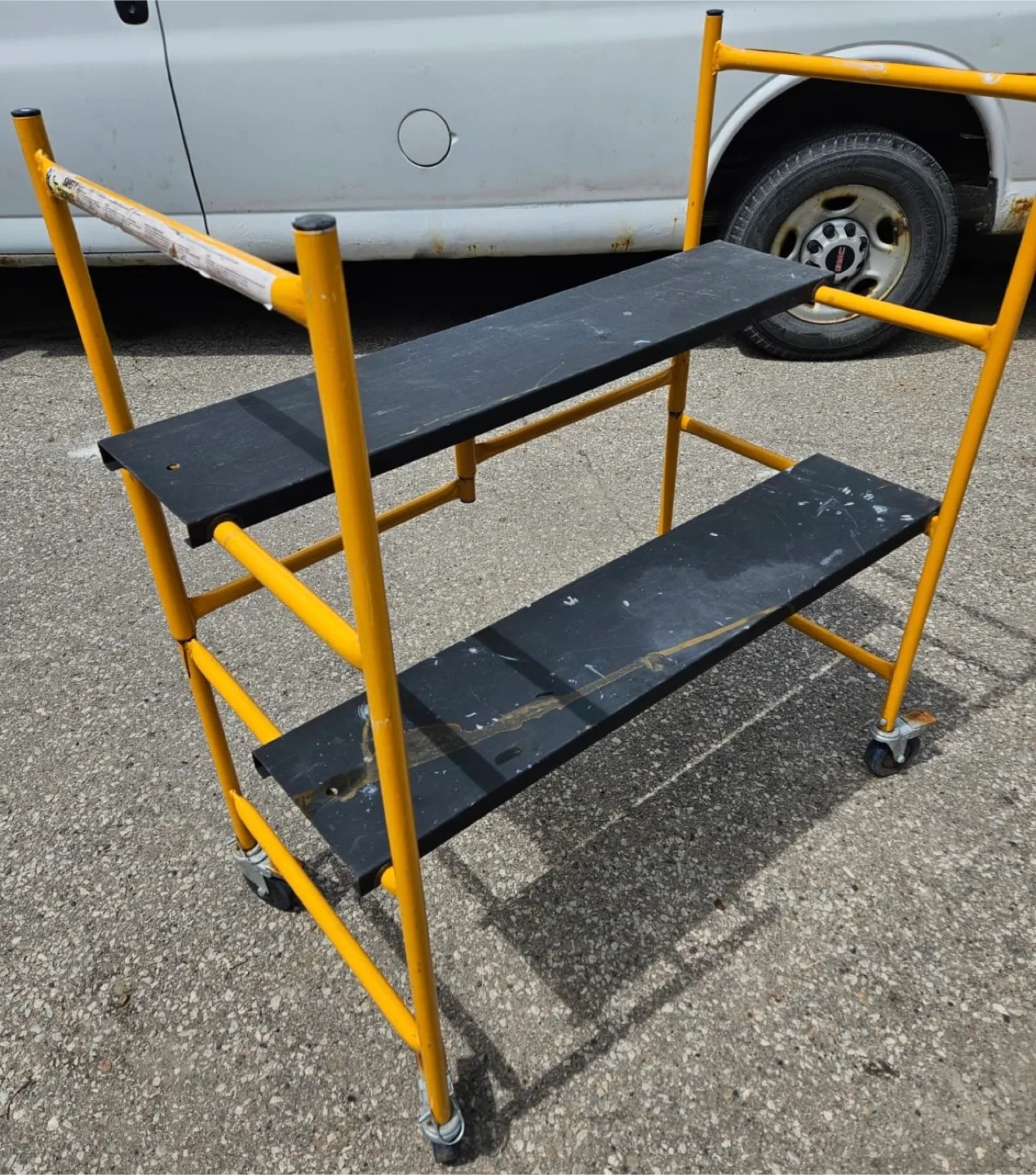 Two-shelf rolling scaffold image indicator(2)