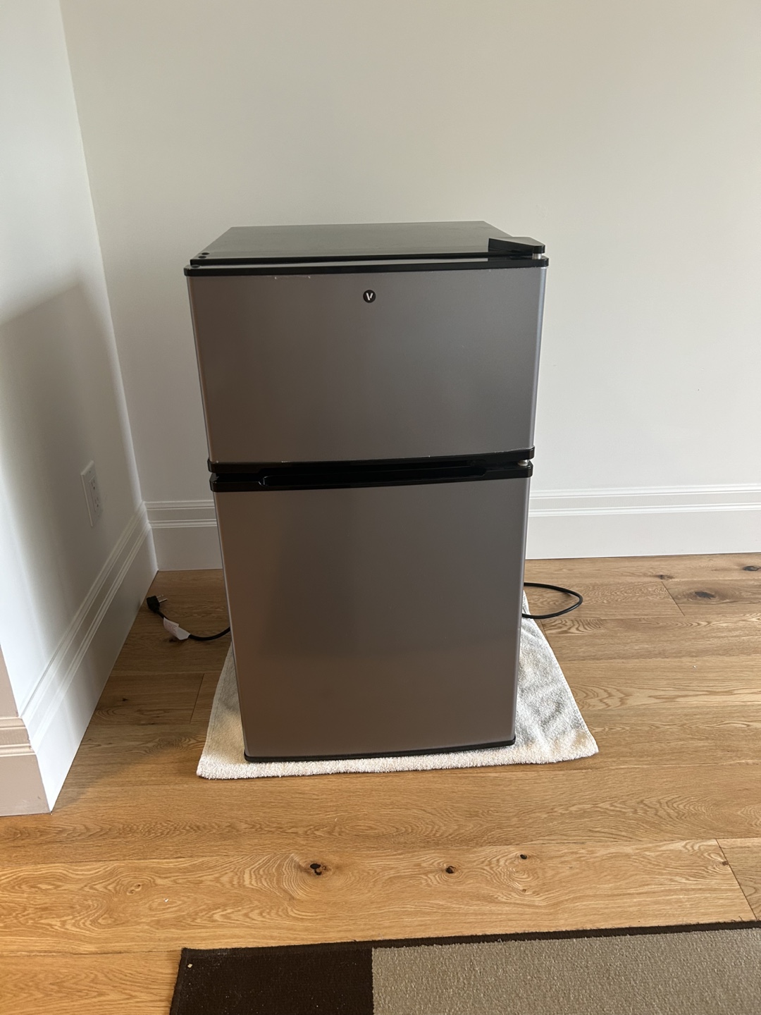 Vida 3.1 cu. ft. Compact Refrigerator with Freezer