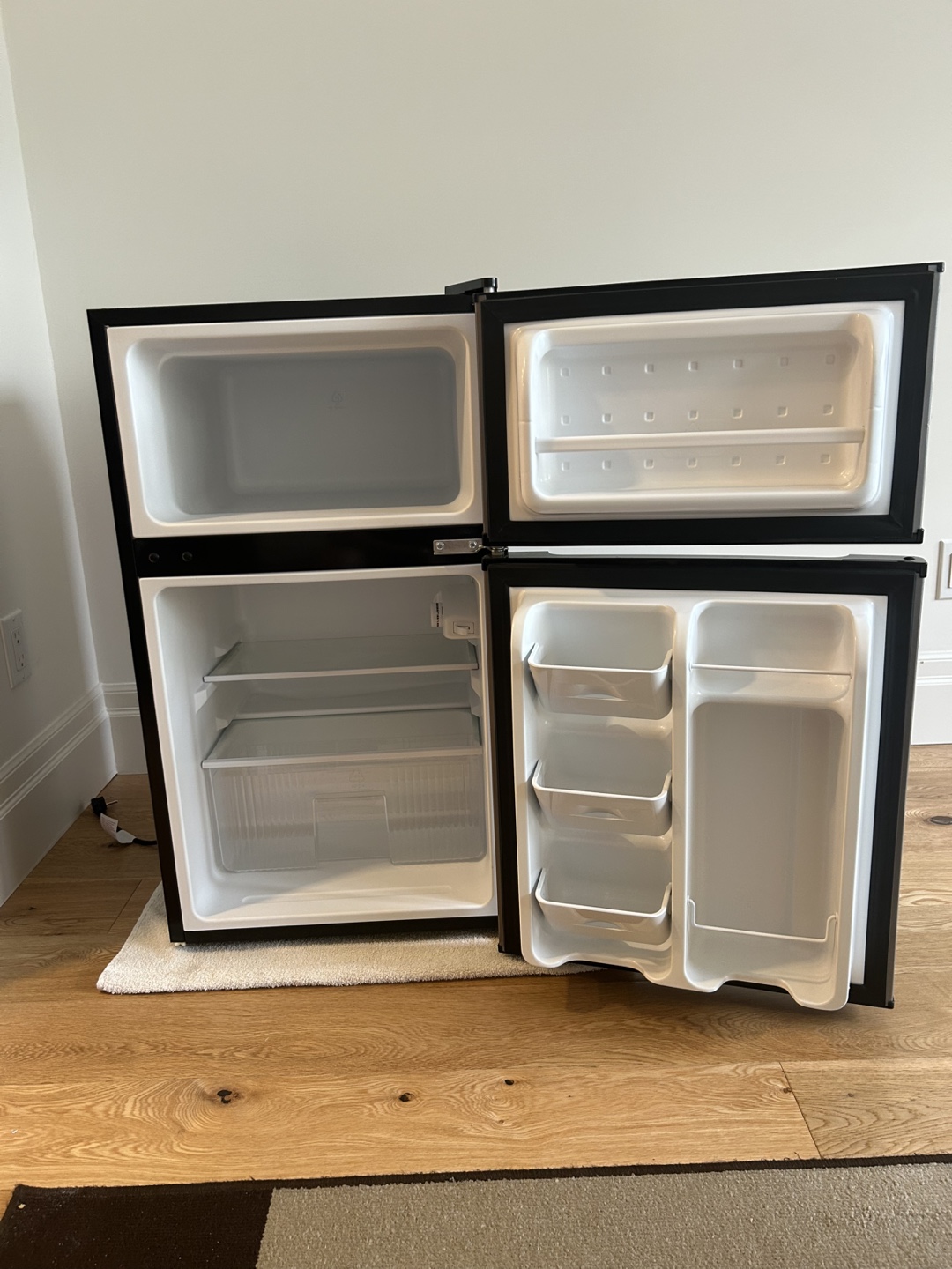 Vida 3.1 cu. ft. Compact Refrigerator with Freezer - photo 2