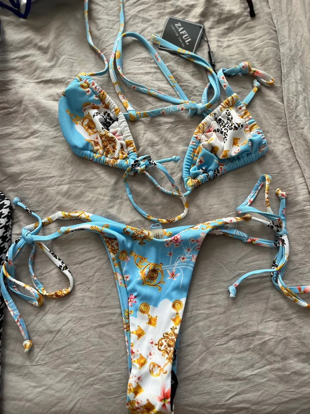 3 Zaful Bikini Sets + one top - Size Small image indicator(2)