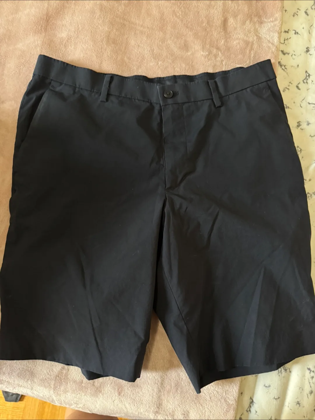 Men's Uniqlo Black Shorts - Size 32 image indicator(2)