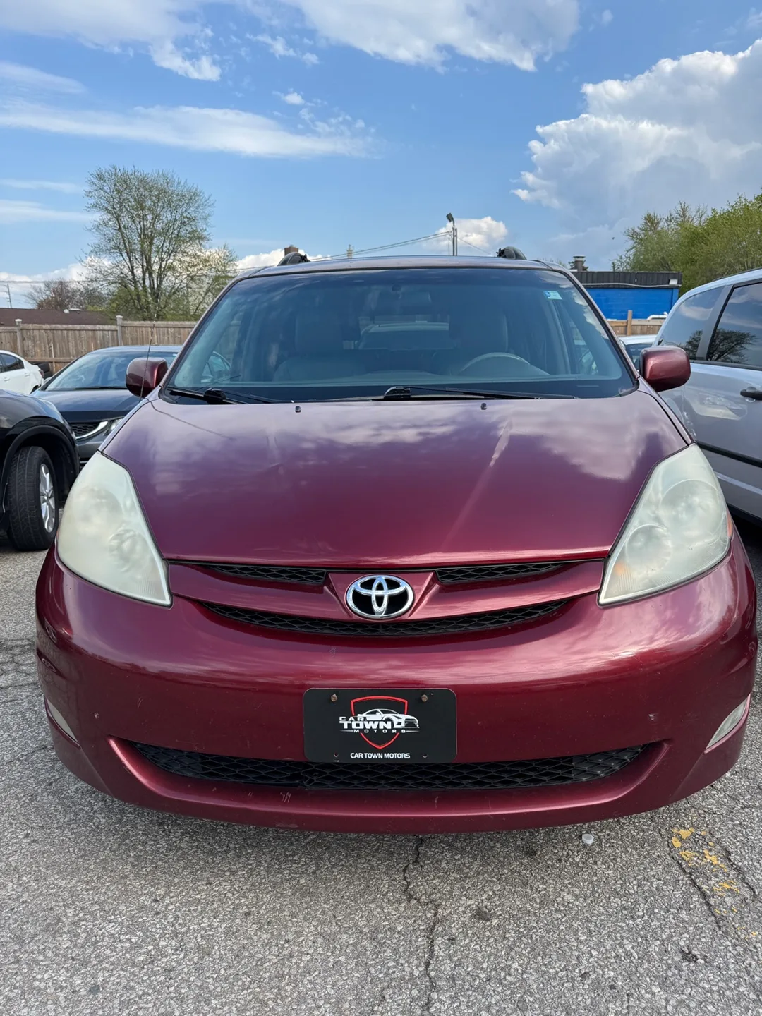 2010 Toyota Sienna LE Mini-Van thumbnail