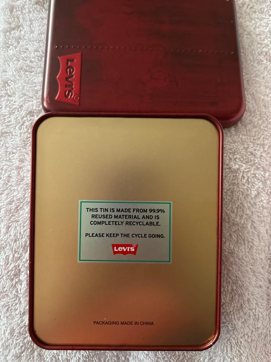 Levi's Leather Bi-fold Wallet in Tin image indicator(4)
