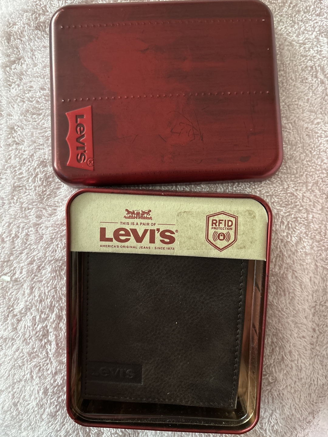 Levi's Leather Bi-fold Wallet in Tin - photo 3