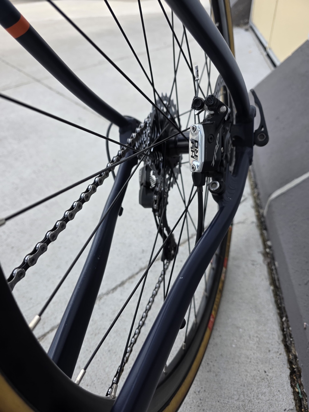 Gravel Bike - Excellent Condition - photo 4