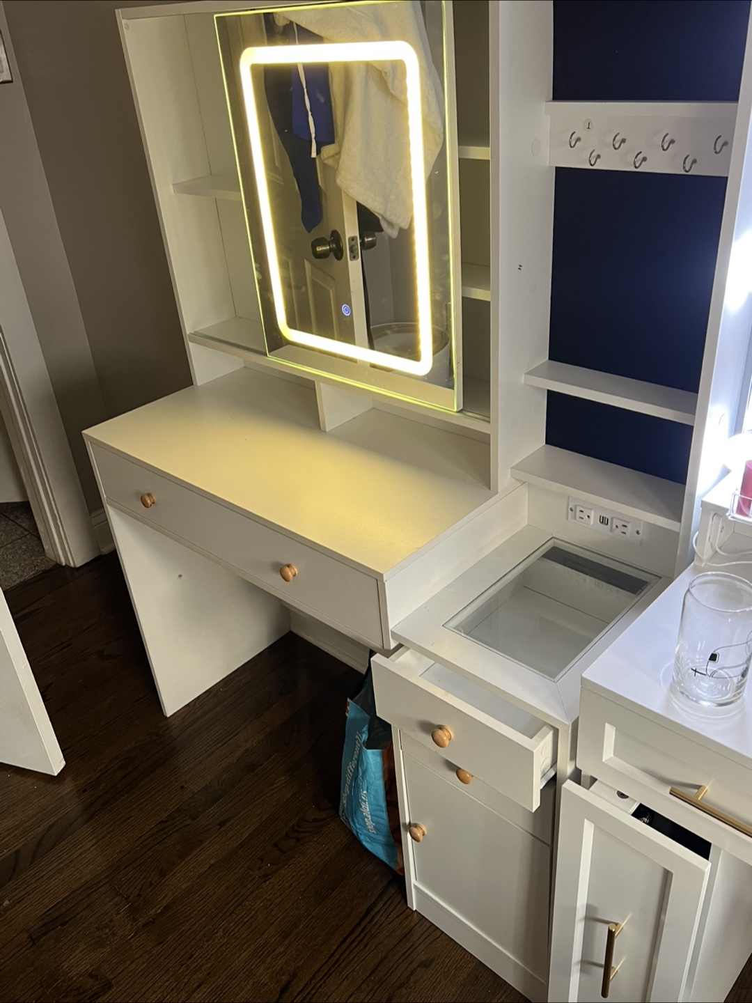 White Vanity Set with Lighted Mirror