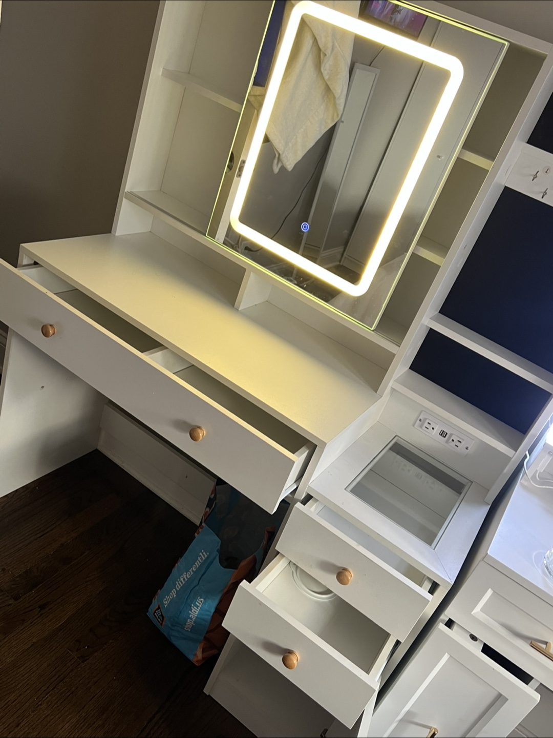 White Vanity Set with Lighted Mirror - photo 2