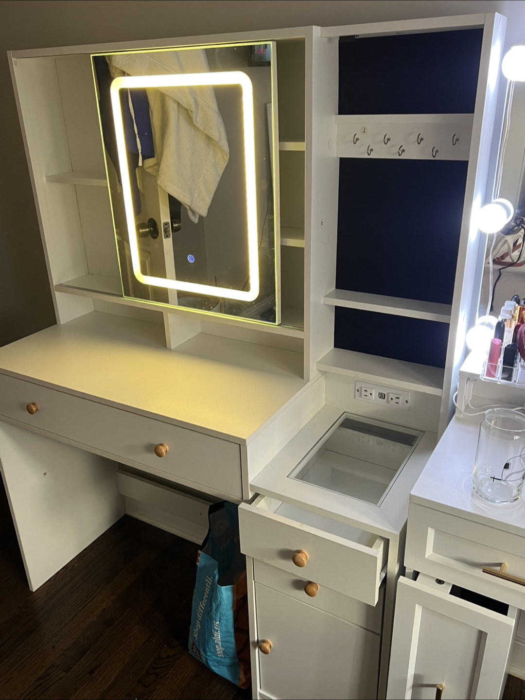 White Vanity Set with Lighted Mirror - photo 3
