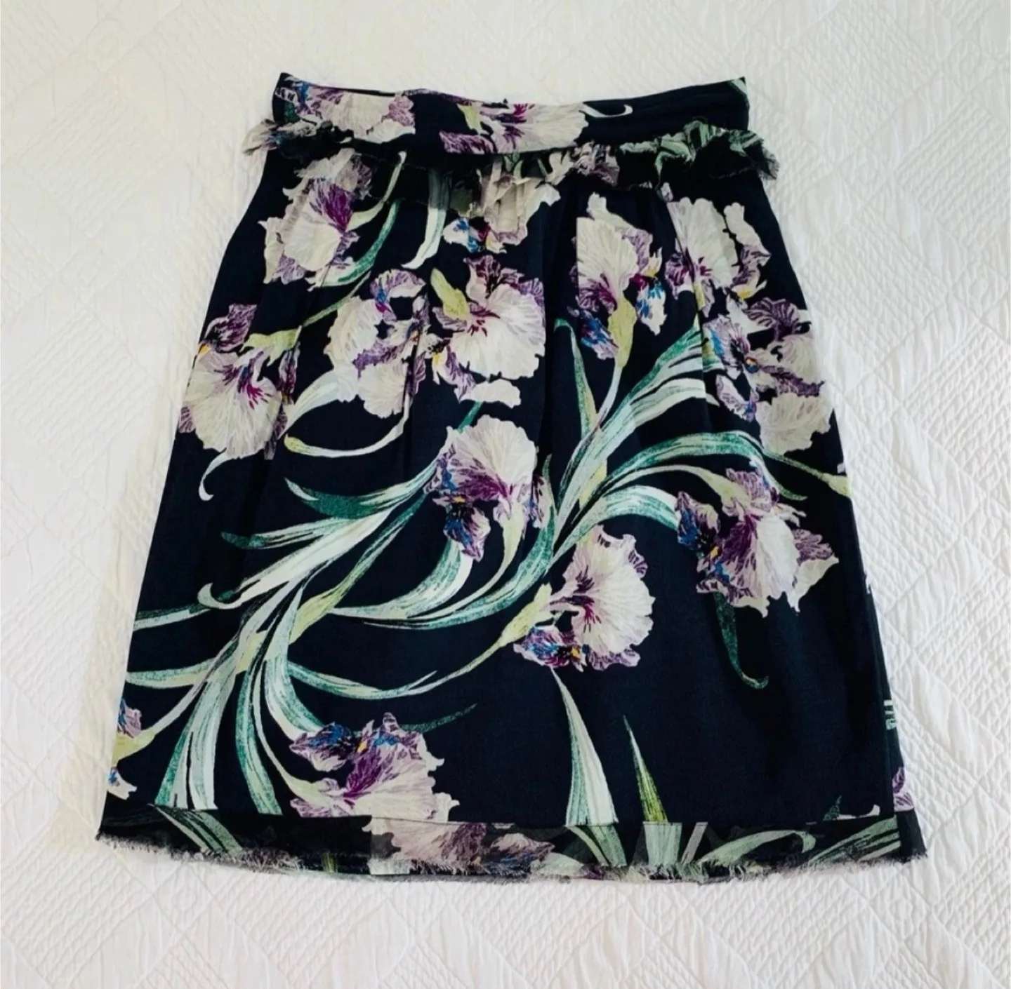 Selling Club Monaco floral skirt in size 00 in perfect condition thumbnail