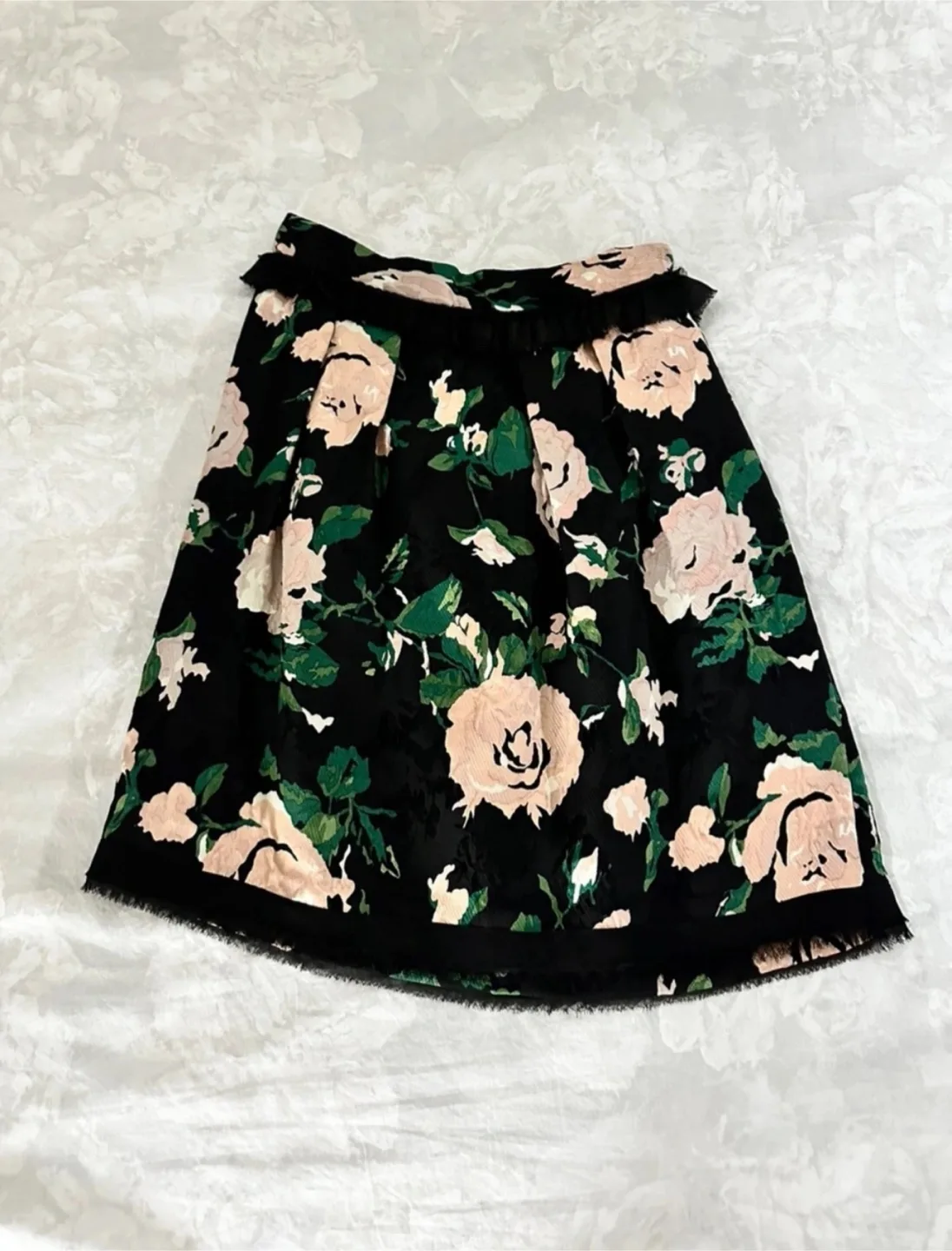 Selling Club Monaco floral skirt in size 00 in perfect condition thumbnail