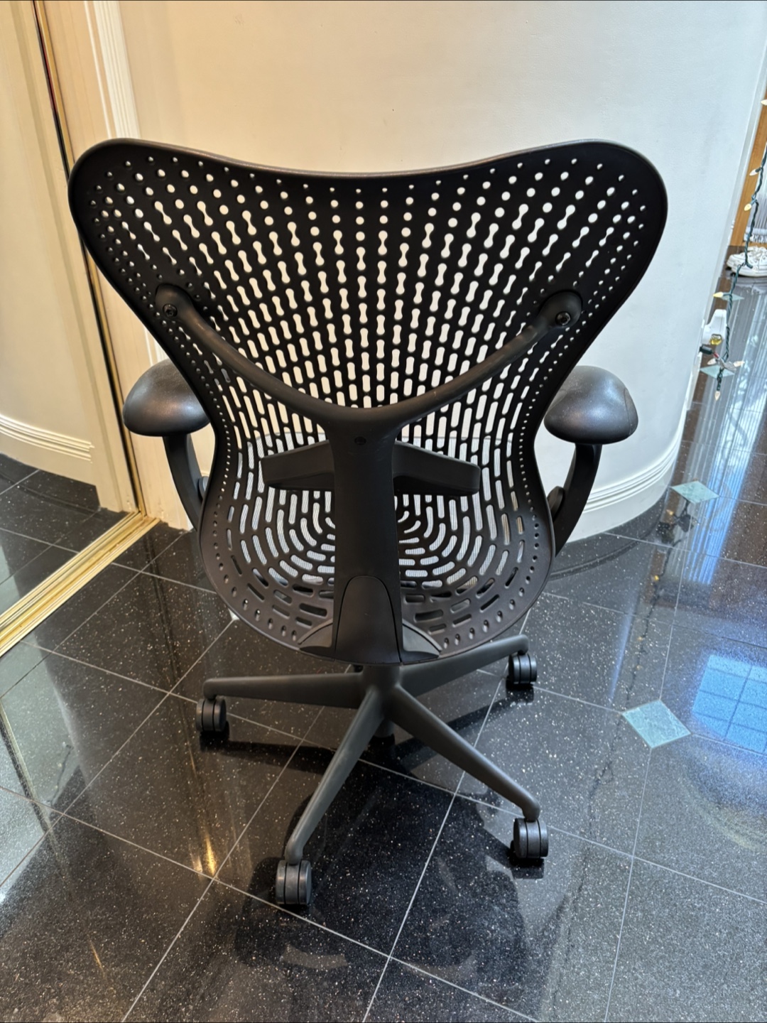 Herman Miller Mirra Chair - photo 2