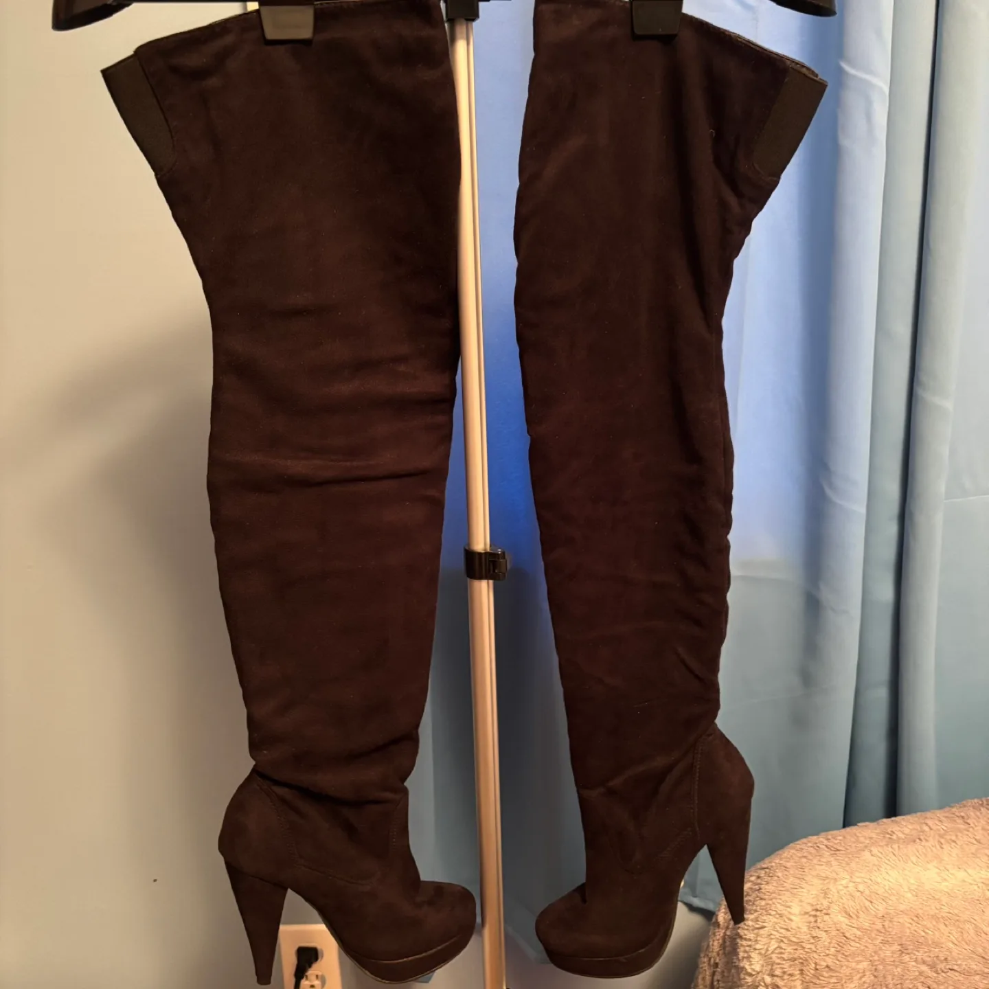 Black Over-the-Knee Suede Boots thumbnail