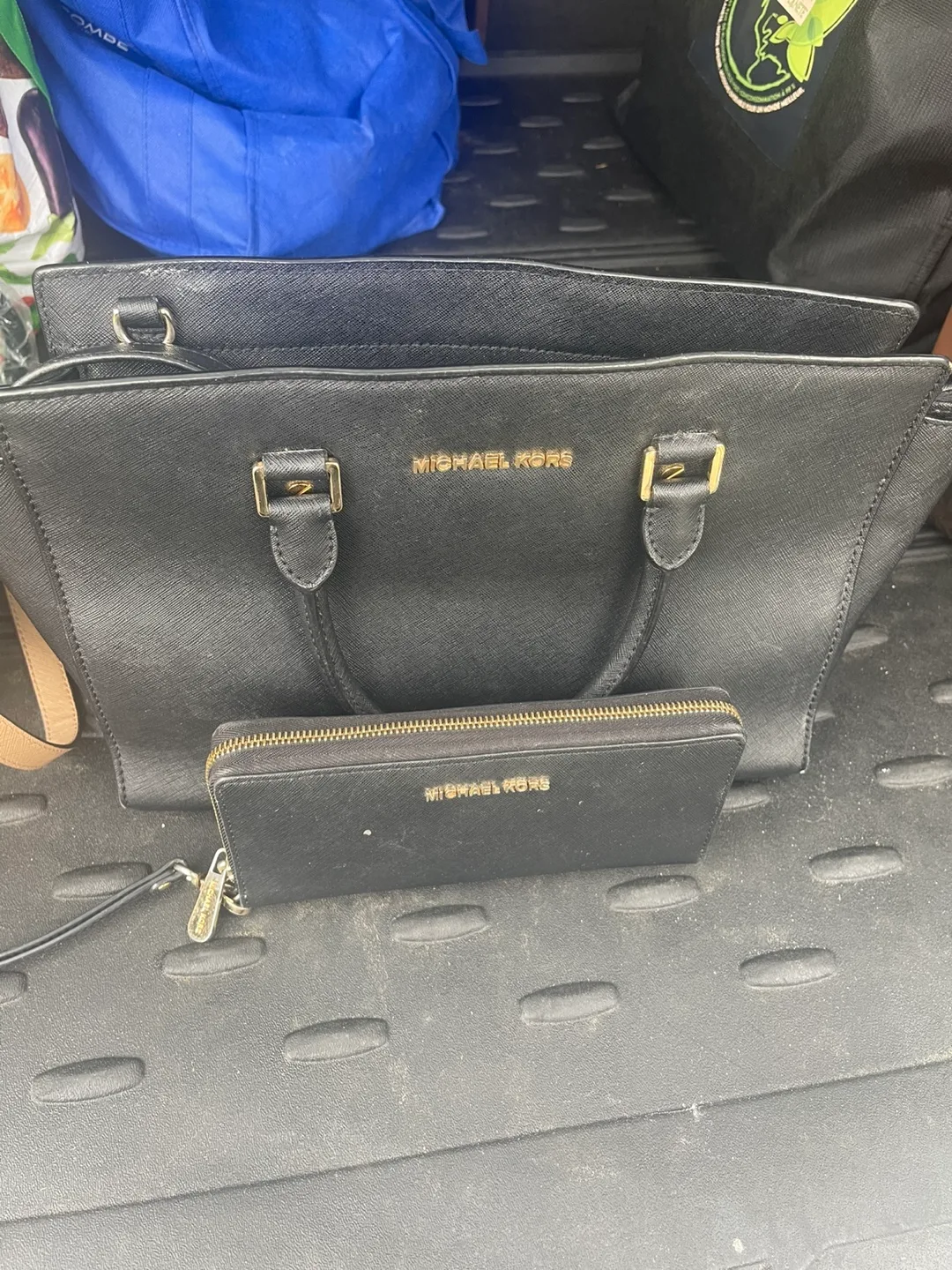 Michael Kors Black Handbag and Wallet Set image indicator(2)